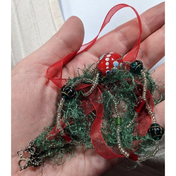 Abstract Floral Holiday Themed Red And Green Pendant Necklace - Picture 5 of 6